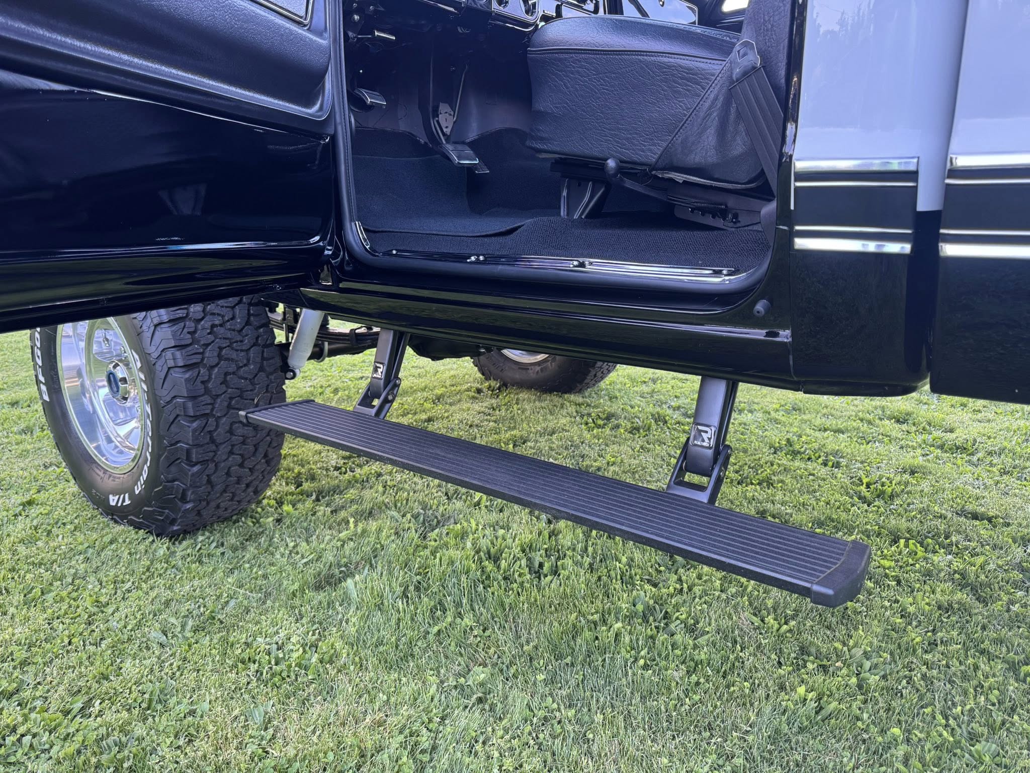 1967-1972 GM truck Amp Retractable Electric Step Mounting kit