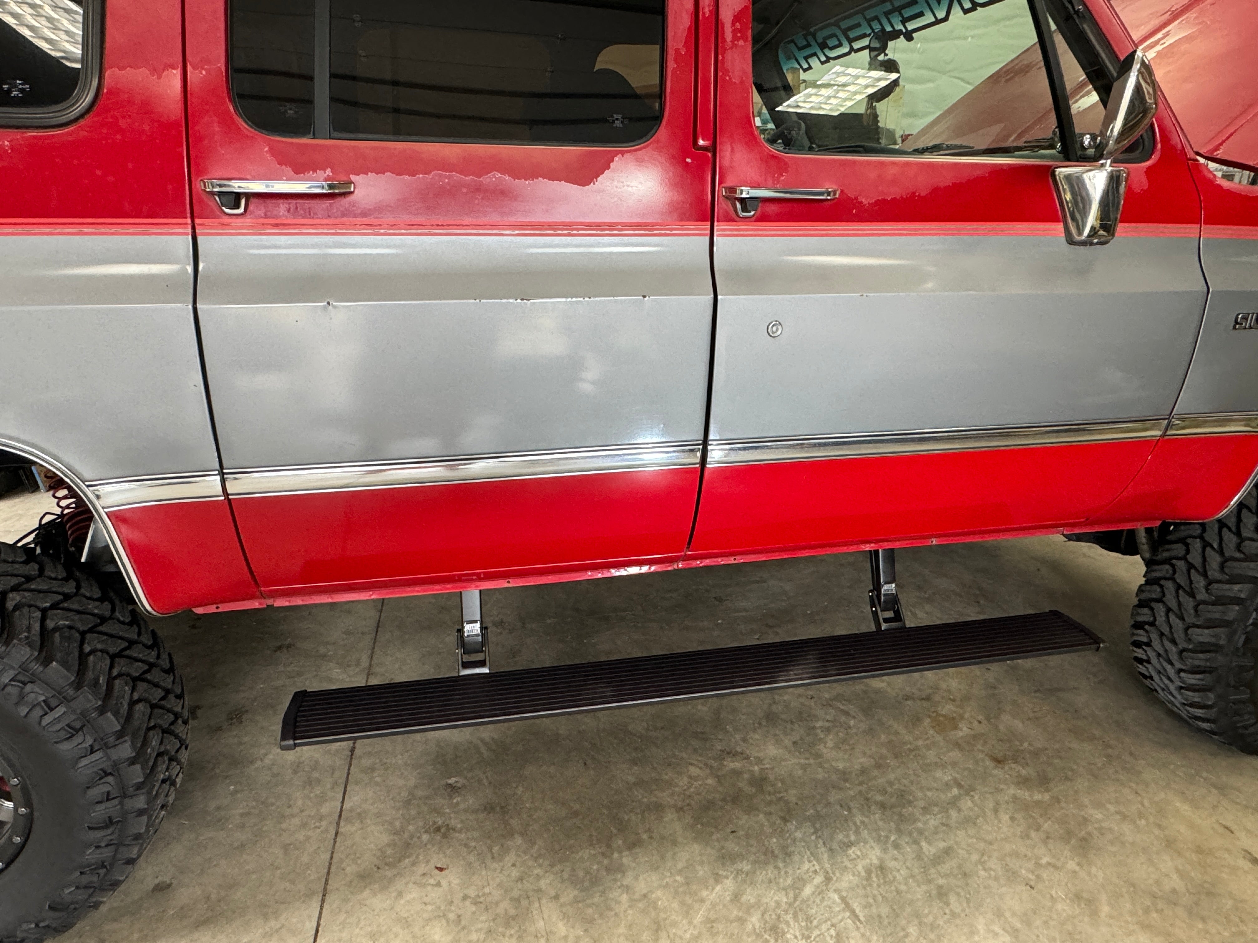 1981-91 GM Suburban Amp Retractable Electric Step Mounting kit