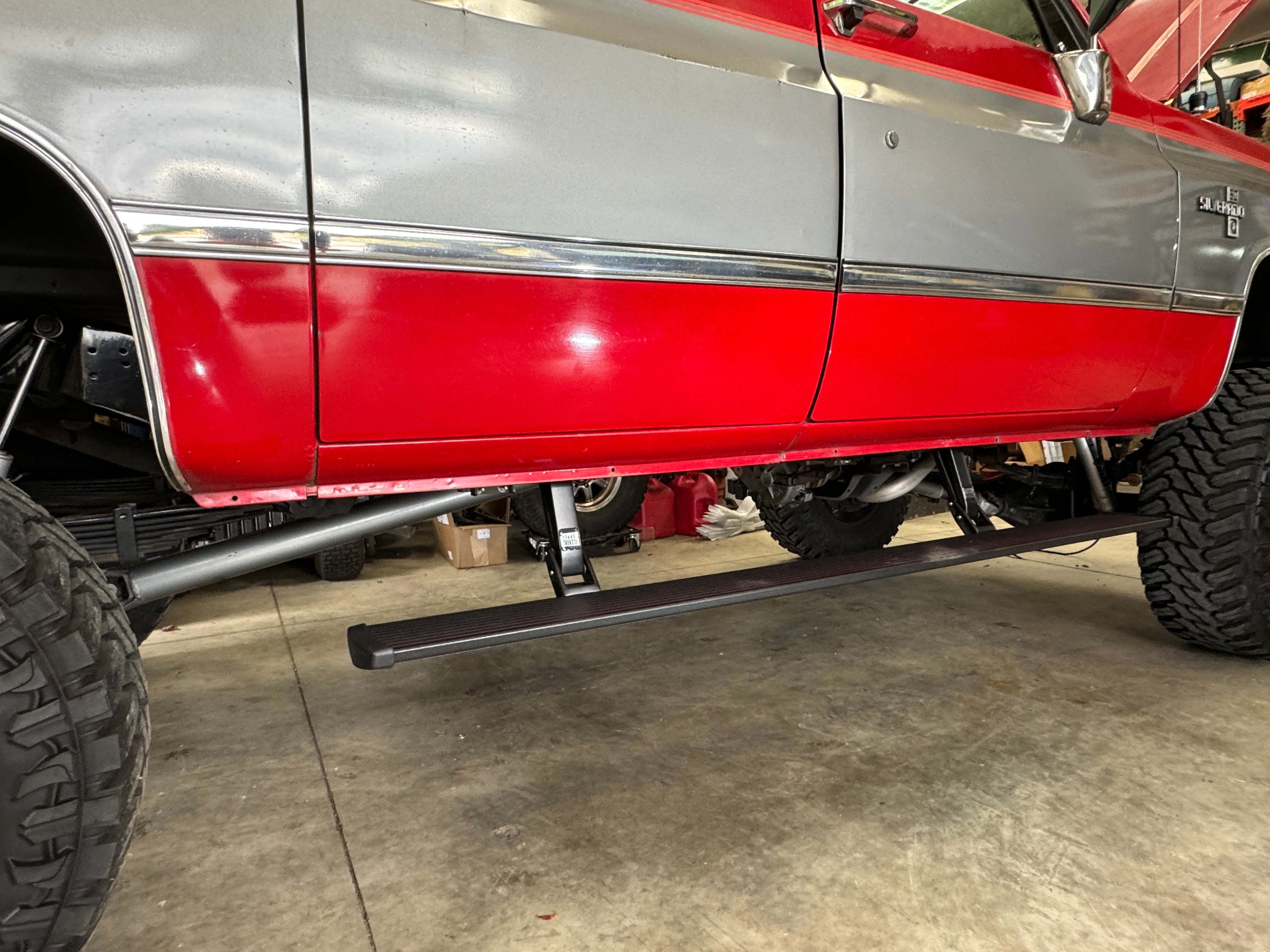 1981-91 GM Suburban Amp Retractable Electric Step Mounting kit