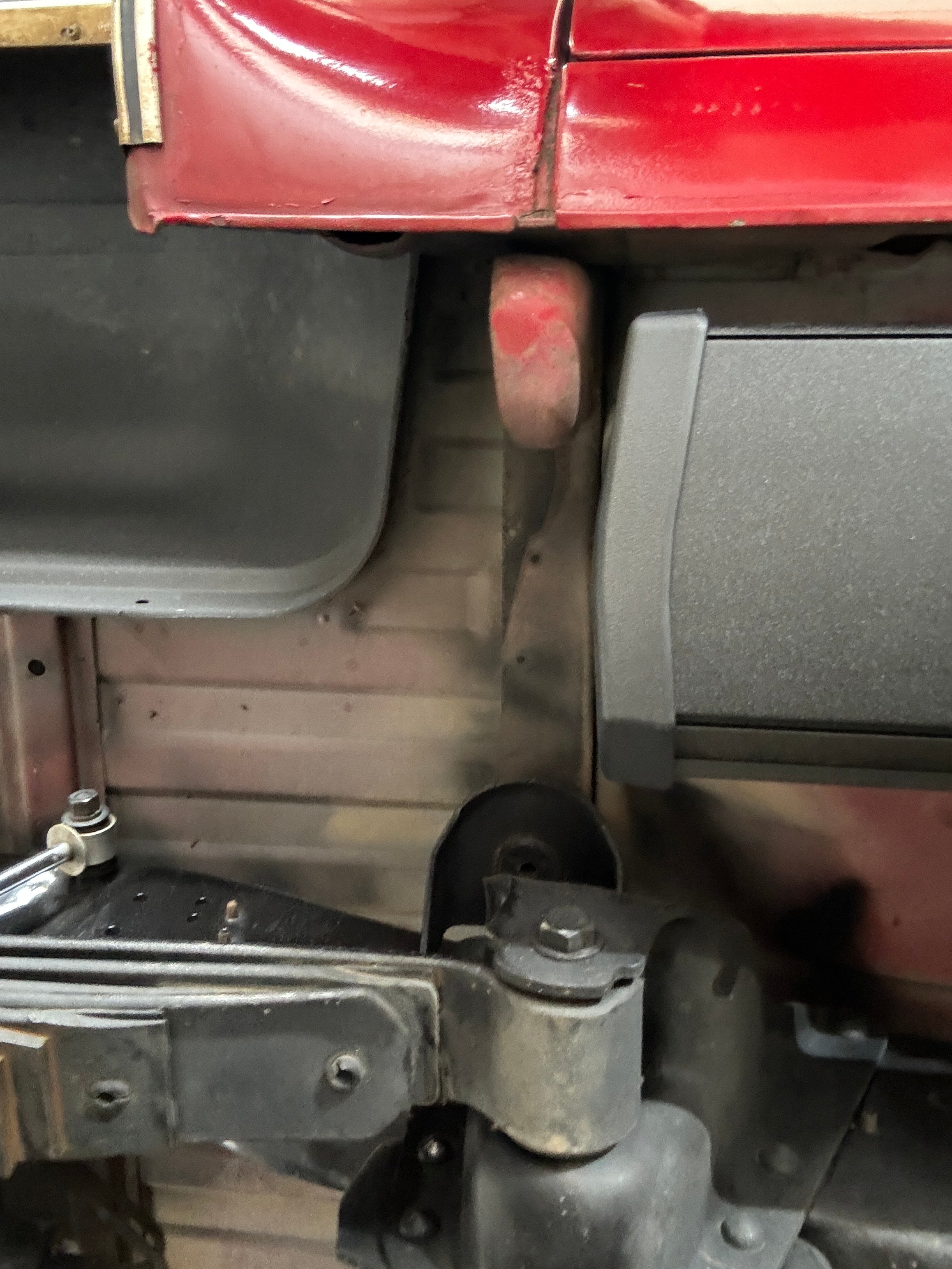 1981-91 GM Suburban Amp Retractable Electric Step Mounting kit